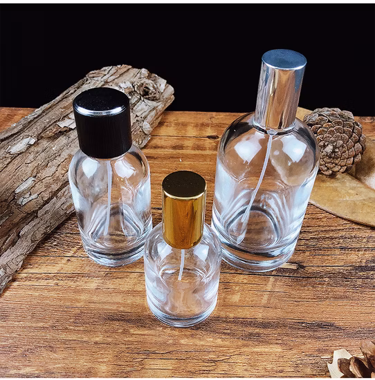 Confezione cosmetica in plastica da 15 ml, 30 ml, 50 ml, spruzzatore per lozione acrilica, flaconi in vetro con pompa, spray cosmetico, flacone di profumo in alluminio con logo personalizzato